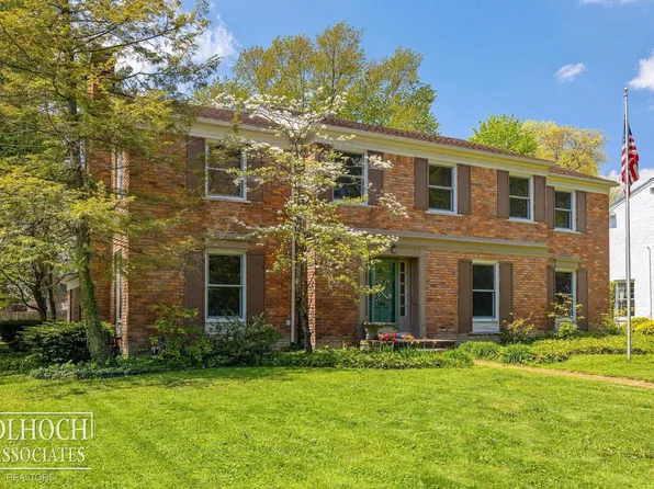 393 Lakeland St, Grosse Pointe, MI 48230