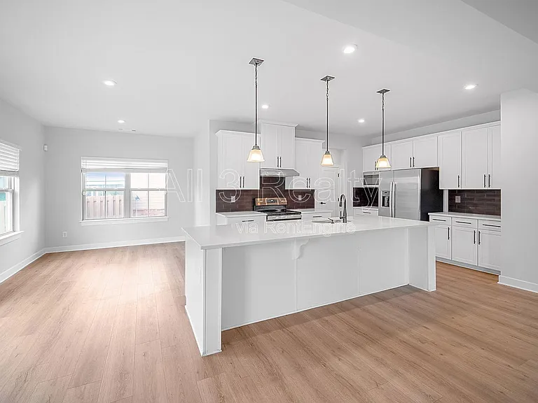 533 Daffodil Ln — Photo 7
