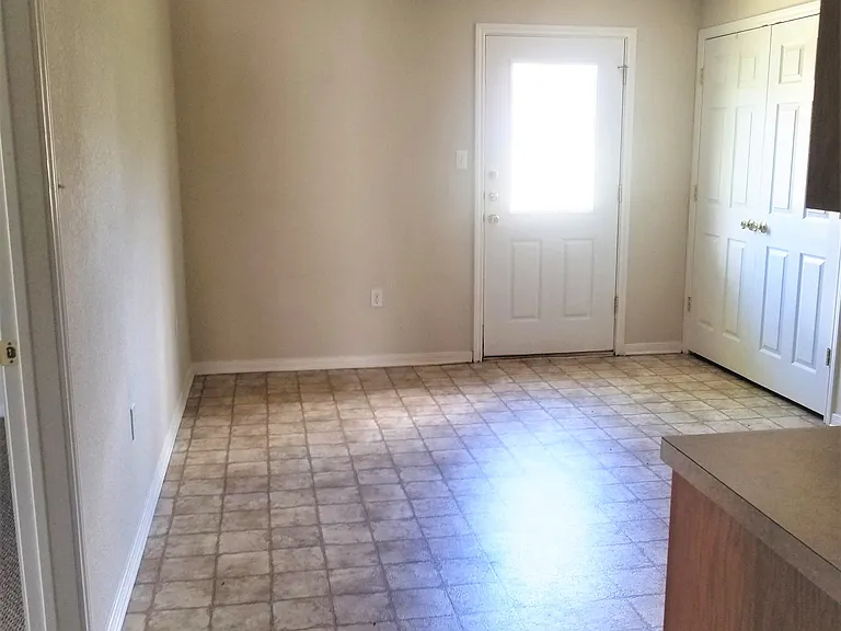 306 Janelle Dr #B — Photo 2