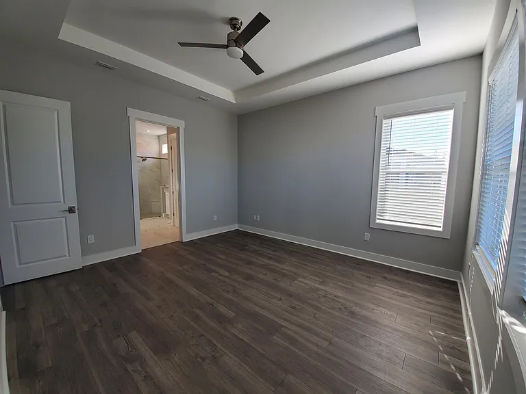 48 Lafayette Rd — Photo 18