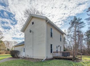 9798 McGregor Rd, Pinckney, MI