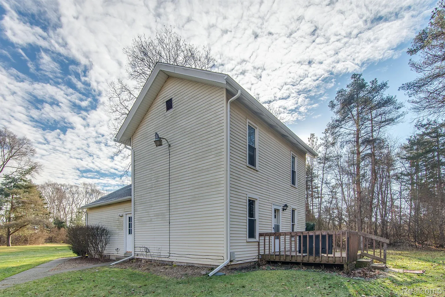 9798 McGregor Rd photo 1