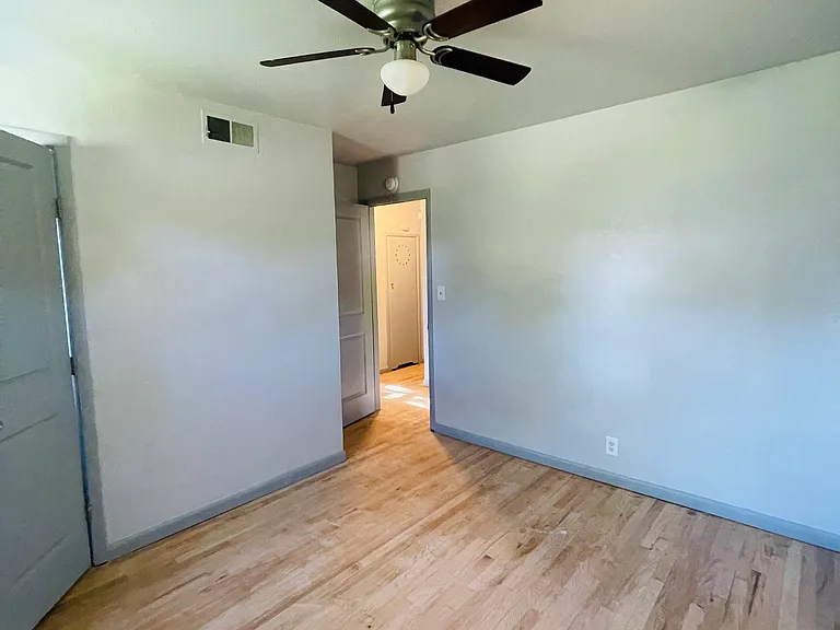 3201 N Phillips Ave — Photo 11