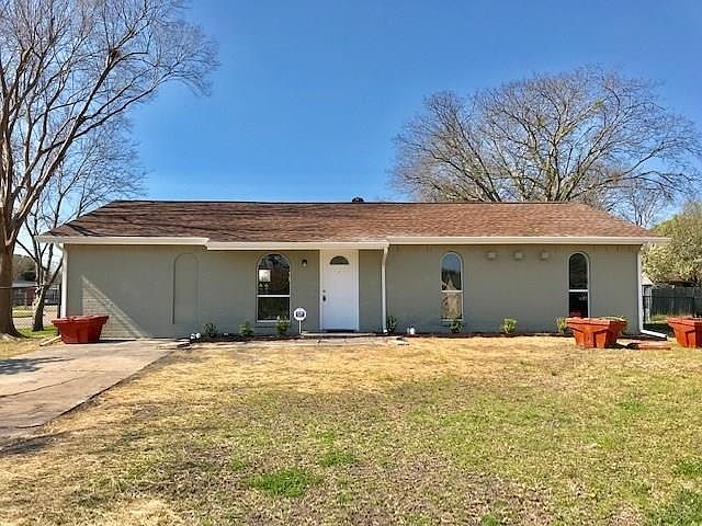 1st image of 3845 Newport Dr