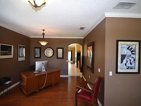 4th image of 2302 Holly Pine Cir
