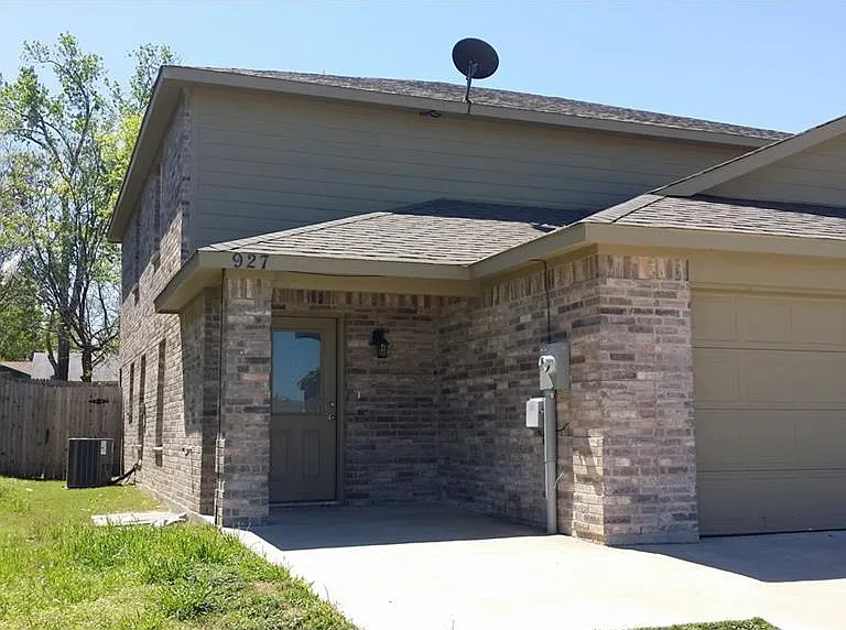 925 Parkplace Rdg — Photo 1