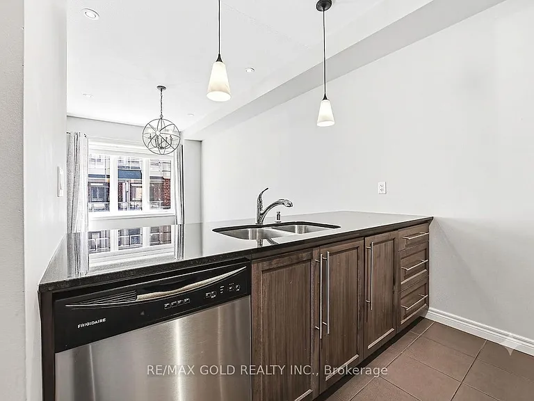 4 Bird Ln — Photo 9