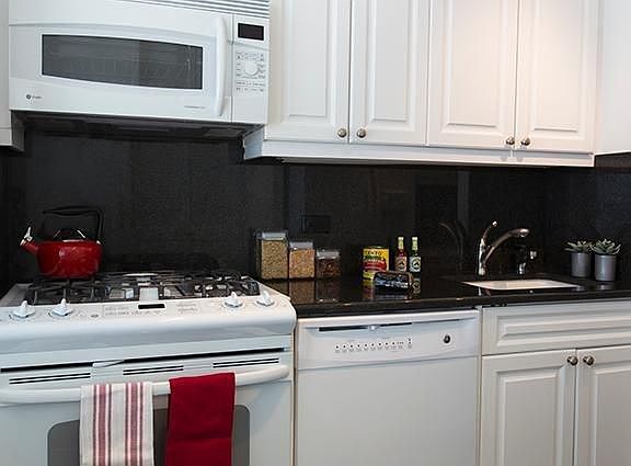 5th image of 10 Liberty St APT 15A