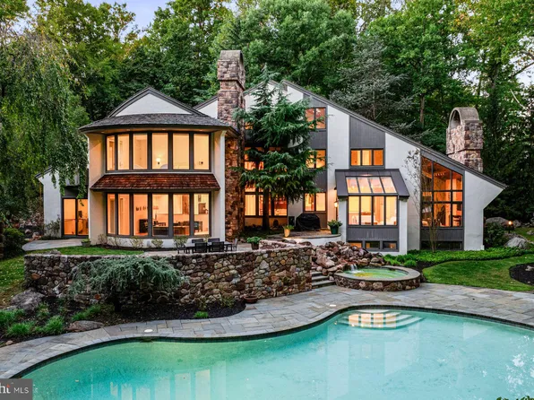 352 Pond View Rd, Devon, PA 19333