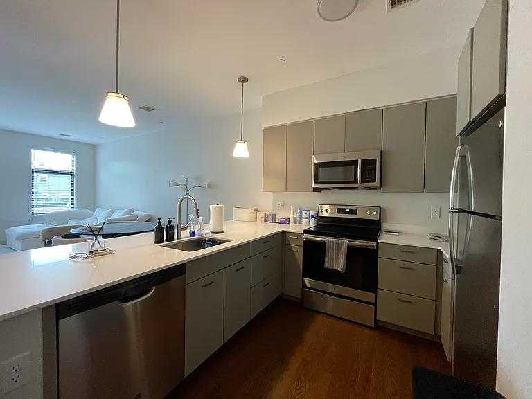 455 Harvard St #204 — Photo 2
