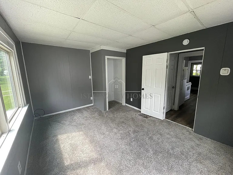 730 Noble Ave — Photo 2