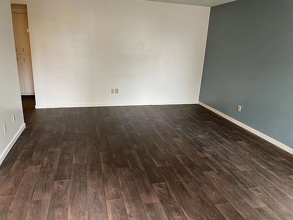 3rd image of 701 NE 42nd St #711