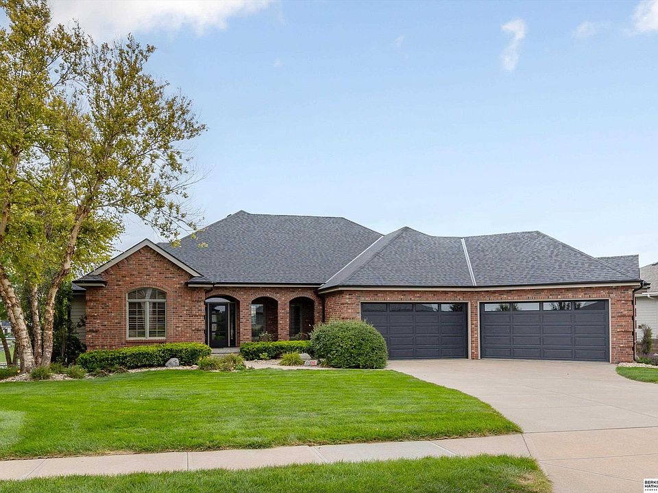 1st image of 11819 N 178th Cir