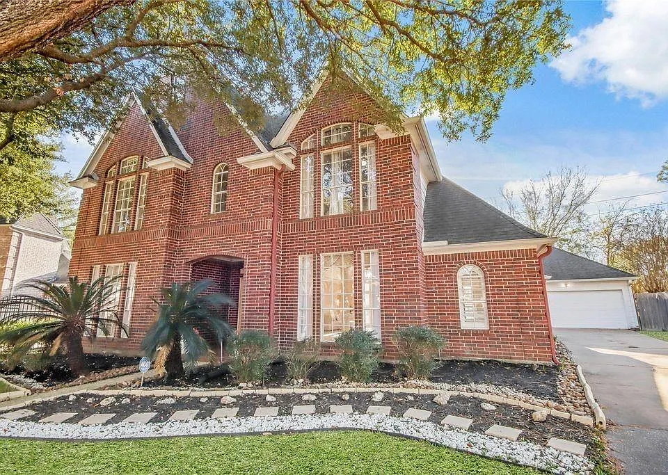 8411 Rockford Hall Dr
