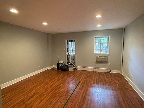 2nd image of 239 E 116th St APT 1