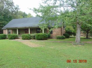 13061 Natchez Trace Dr, Lexington, TN 38351