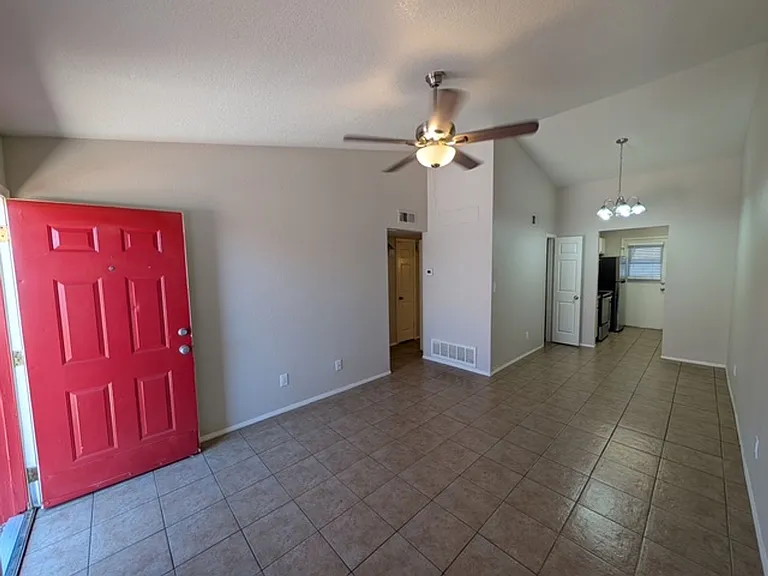 Lindsay Villas Townhomes — Photo 8