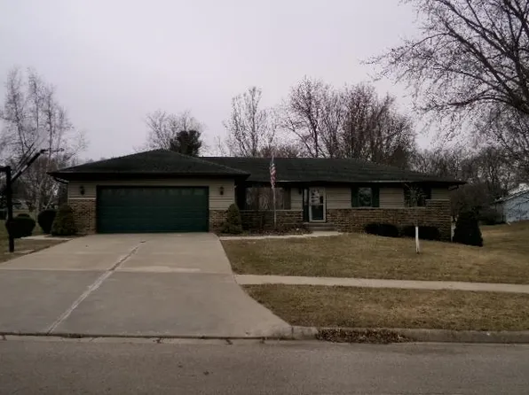 2115 Cimarron Dr, Freeport, IL 61032