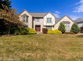 1244 Rothwell Dr, Troy, MI 48084