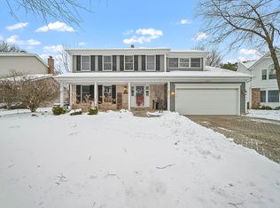 1319 E Eton Dr, Arlington Heights, IL 60004