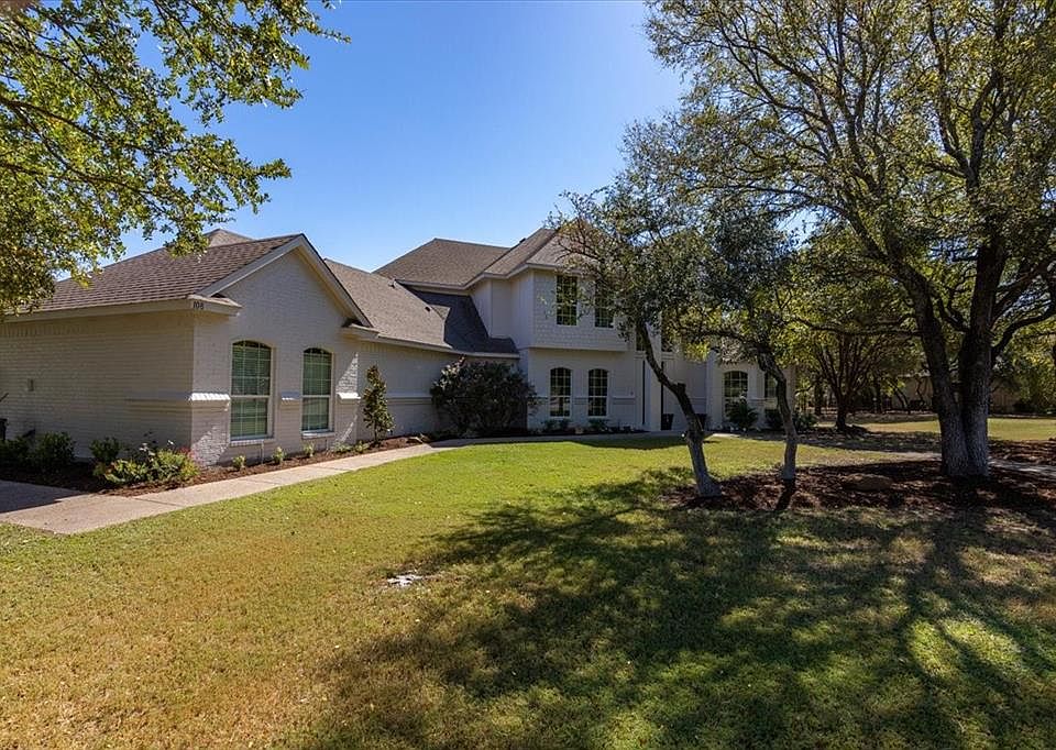 1st image of 108 Oakcrest Hills Dr
