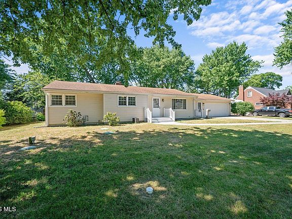 3rd image of 5013 Maryhill Rd