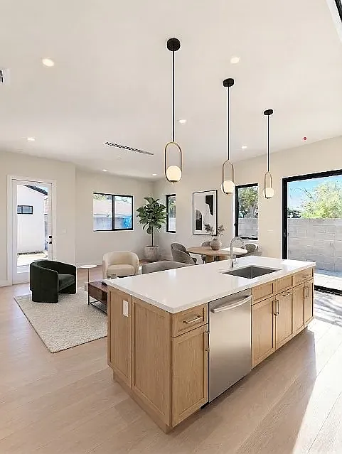 17407 Nordhoff St