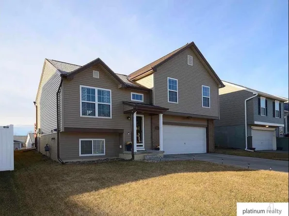 19425 W St, Omaha, NE 68135