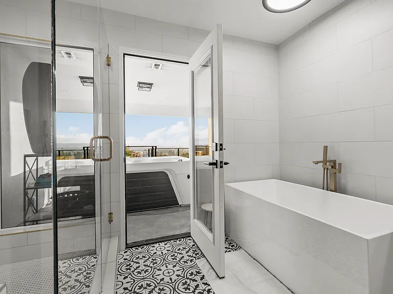2125 W California St — Photo 18