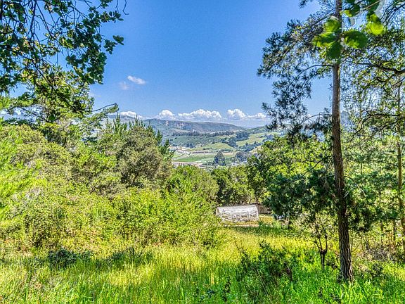 2nd image of 415 Carpenteria Rd