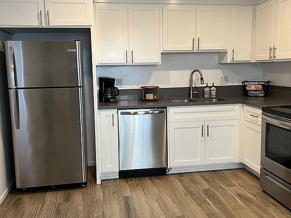 3rd image of 311 Junipero Ave APT 4