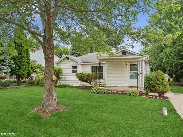 6112 Hillcrest Rd, Cary, IL 60013