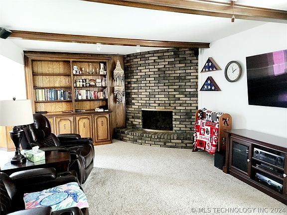 5th image of 414 E 21st Ct