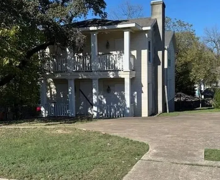 804 E Dean Keeton St — Photo 2