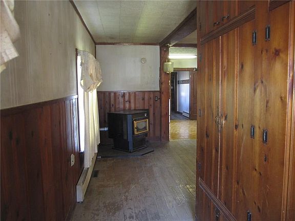 2nd image of 10904 Archer St