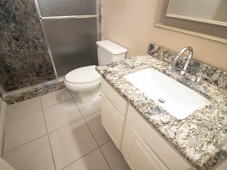 2202 Crossmill Ln — Photo 31