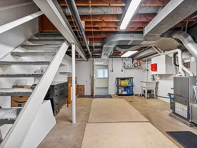 1308 Chaplin St — Photo 20