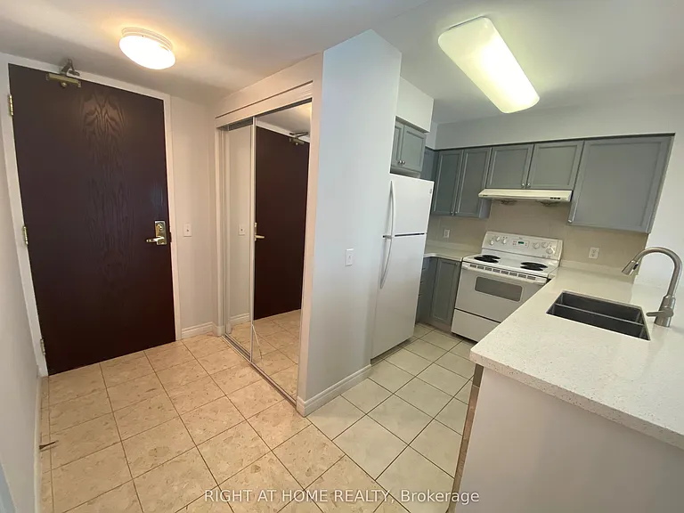 18 Parkview Ave #603 — Photo 6