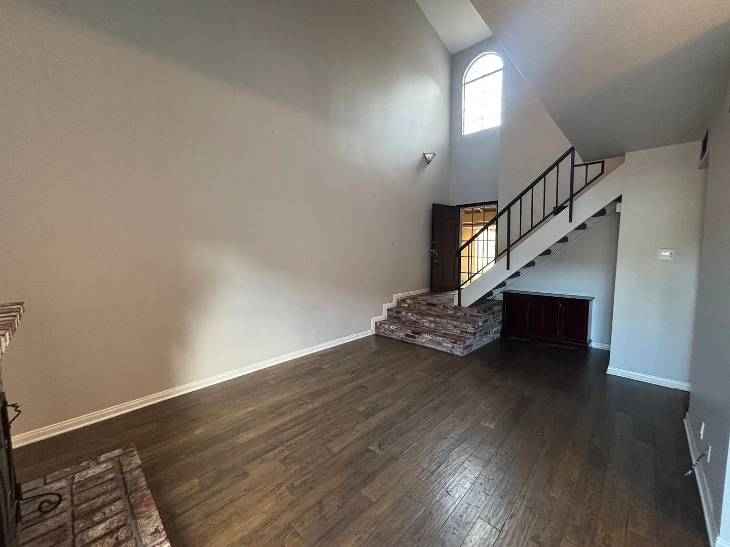 Charming 3-Bedroom Home in the Mountain View Court Community! — Photo 3