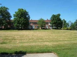 5915 Bear Creek Dr, Bedford, OH 44146