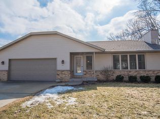 991 Woodview Ct, Slinger, WI 53086