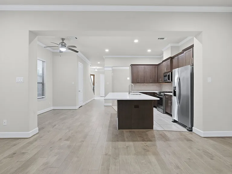 6011 Truro St #B — Photo 9