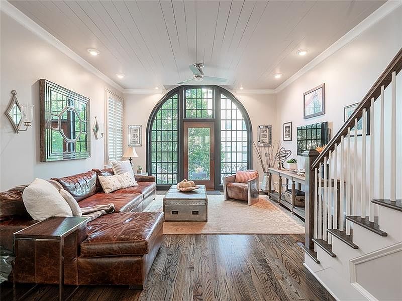 1st image of 6026 Gaines St #6026