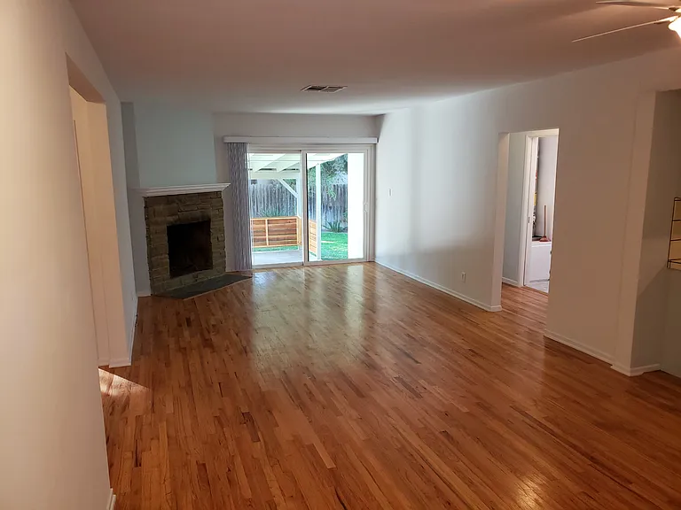 5059 Serrania Ave — Photo 12