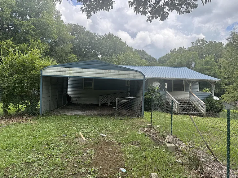81 Blackwell Ln — Photo 2