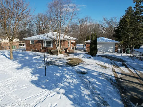 16143 Helen St, Southgate, MI 48195