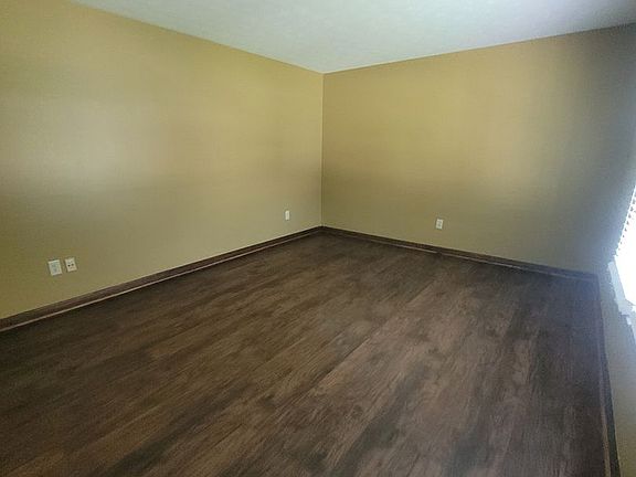 4th image of 244 Vicky Ct