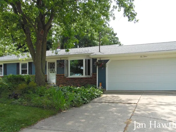 512 Arthur Ct, Middleville, MI 49333