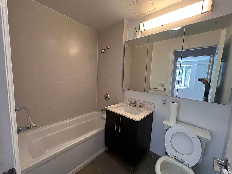 83-18 Talbot St #3A — Photo 8