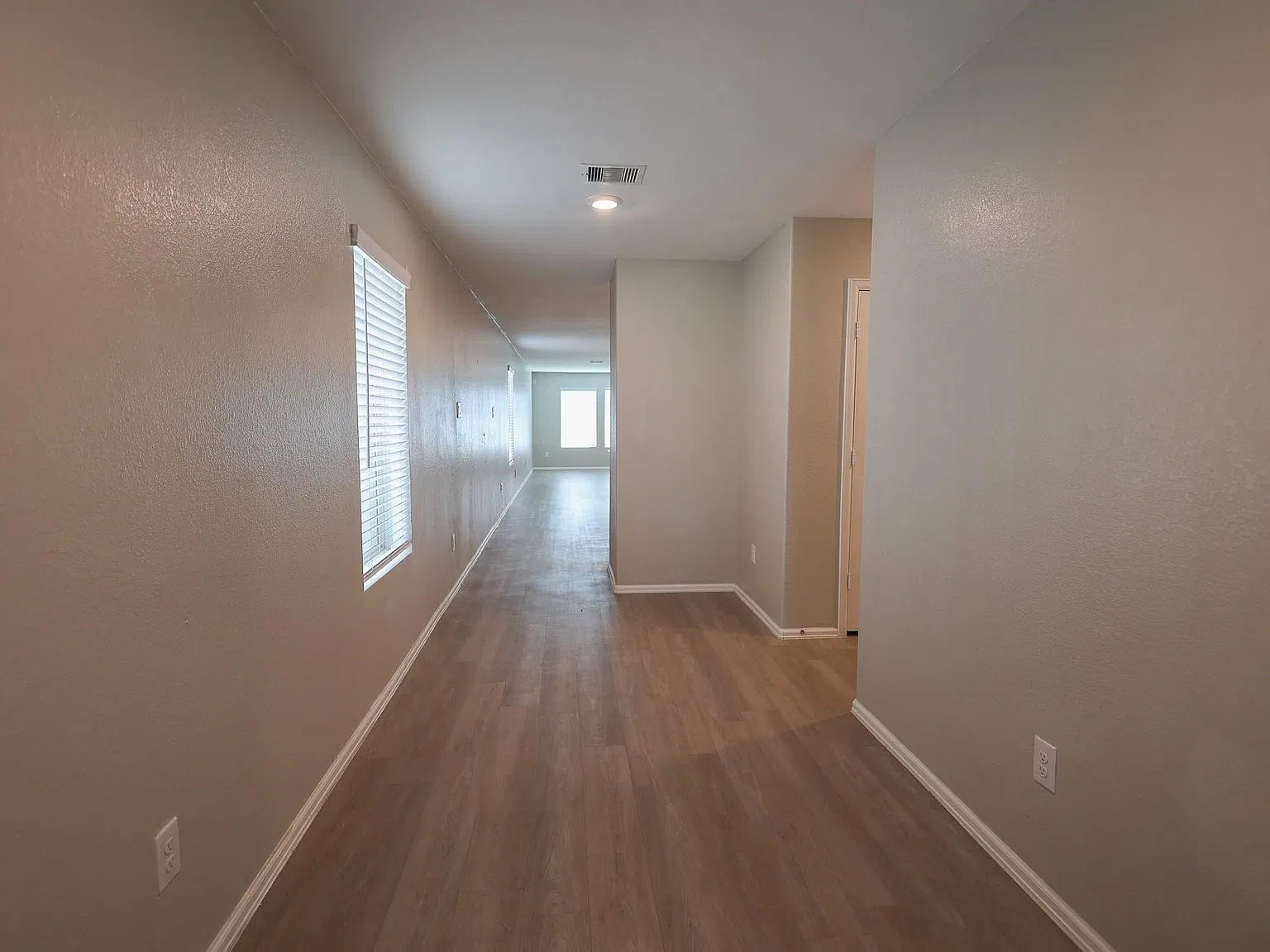 4 bed, 2.0 bath, 1690 sqft, $2,300 — Photo 3